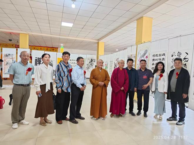 铜心论道·禅意丹青铜山区佛教协会书画艺术展圆满启幕(图2)