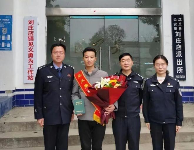 河南男子跳河救人体力耗尽留遗言被救女子猛然抓住他：一起走(图15)