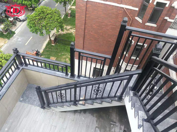 铝艺护栏的优势及表面处理工艺