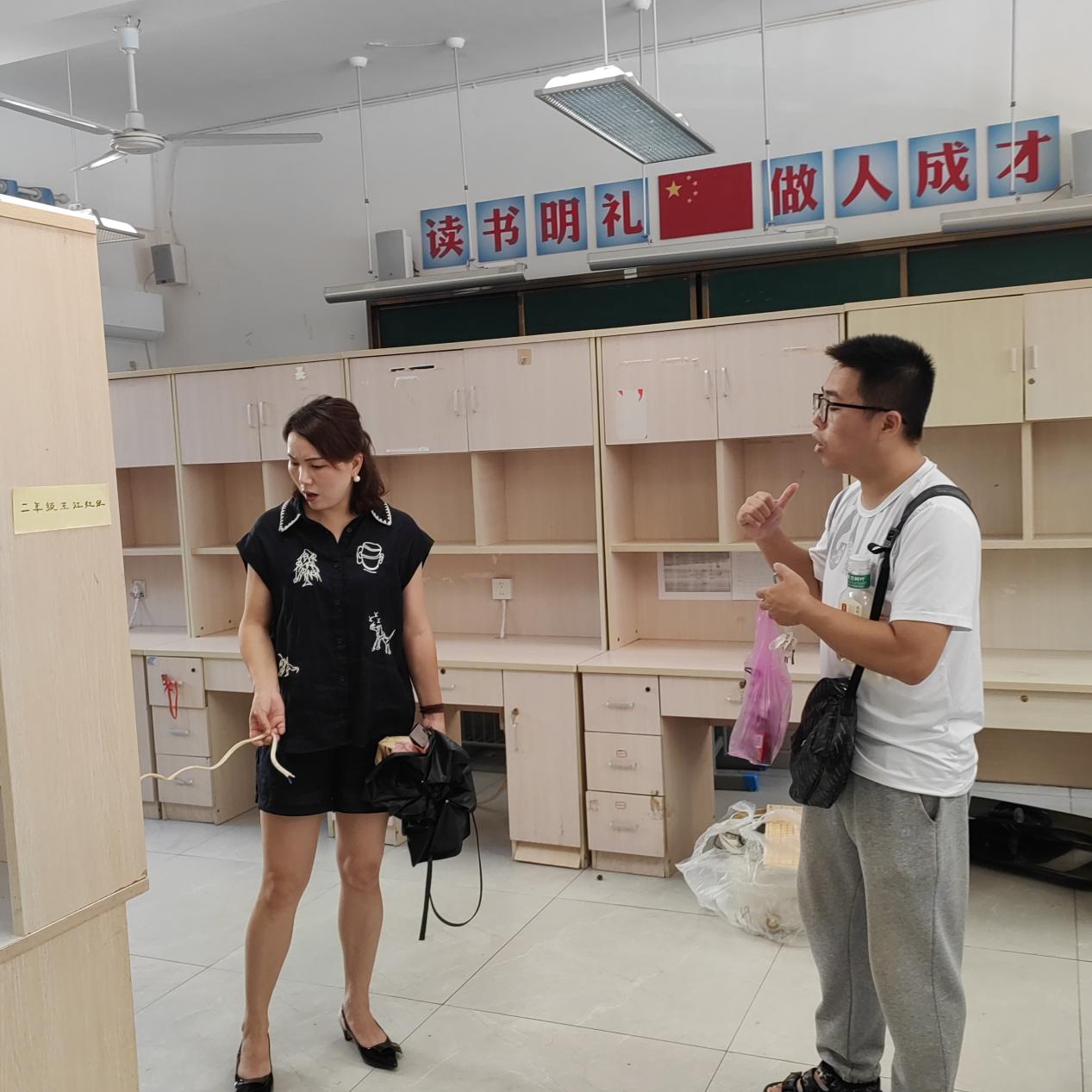 ag凯发筑牢安全网护航开学季——经开区滨兴小学开展开学前安全隐患大排查