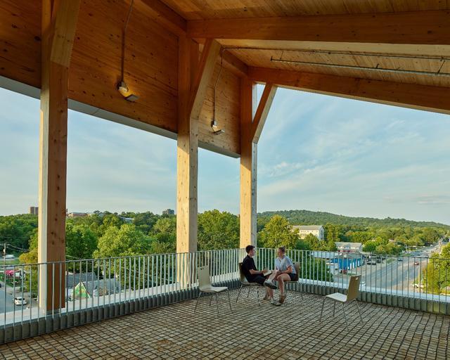 “育教于木”：美国一建筑学院教学楼因“高颜值”走红(图5)