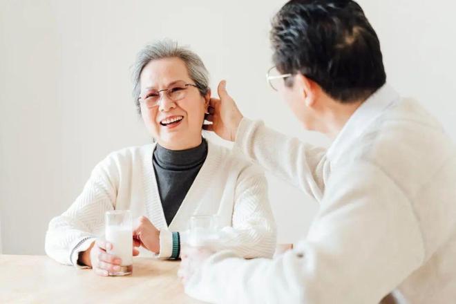 剑桥大学研究：骨质疏松是全身性疾病不能只补钙还要重视这些