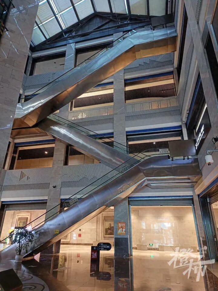 “太慌了往下一看腿ag凯发都会发抖！”杭州一处青少年活动中心让不少家长心慌