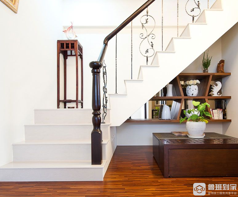 凯发旗舰厅楼梯扶手高度是多少室内楼梯安装要注意什么(图2)
