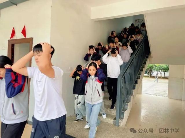 团林凯发国际初级中学应急演练：2分49秒全员疏散以练筑安全防线(图4)