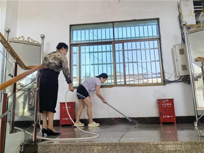 资溪县株溪林场开展全民大清扫志愿活动扮靓环境展新颜