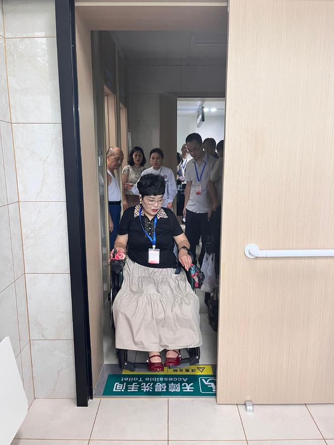 凯发国际“被抬进去”的服务我不要！(图3)