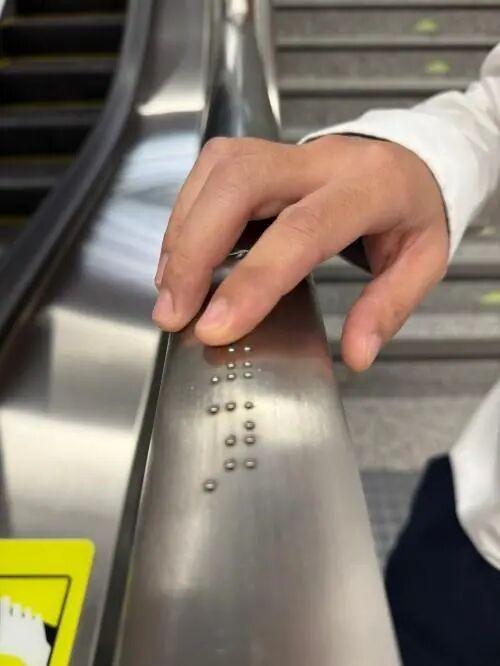 华夏时报｜一对盲人夫妇的“丝滑”旅途藏着一座城的厚积与底色｜津门无障碍(图4)