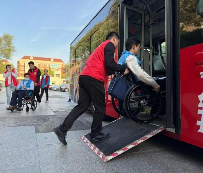 华夏时报｜一对盲人夫妇的“丝滑”旅途藏着一座城的厚积与底色｜津门无障碍(图5)