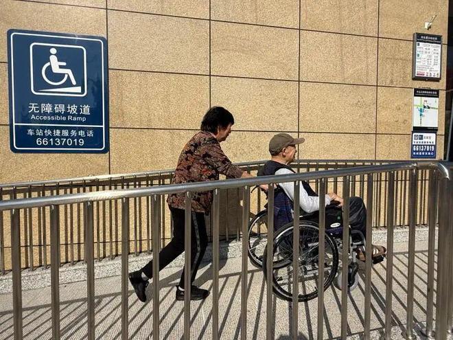 华夏时报｜一对盲人夫妇的“丝滑”旅途藏着一座城的厚积与底色｜津门无障碍(图6)