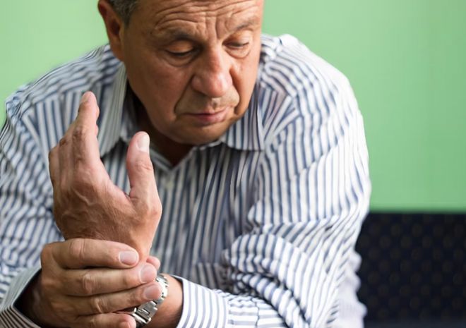 帕金森综合征病人患病多年病情发展迅速一碗汤十几味药从而重获新生！(图2)