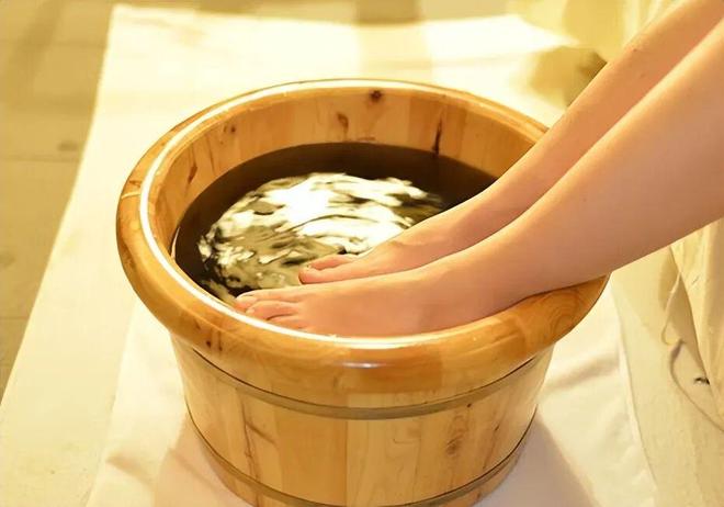 上了年纪的女人小心“老寒腿”今年流行这么穿个个保暖又时髦(图14)