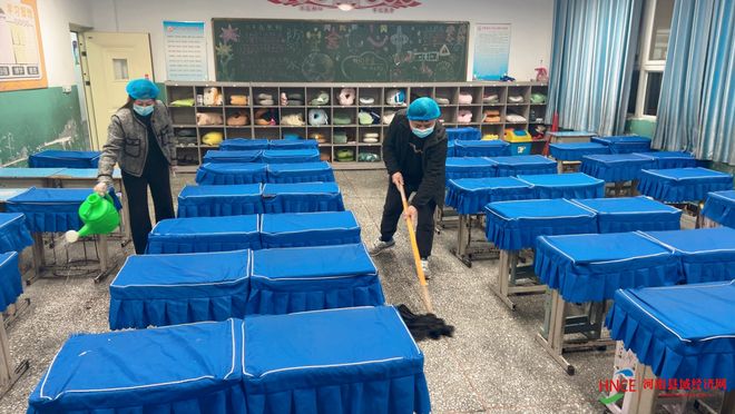 凯发国际商丘市示范区和风小学开展秋冬季流感防控主题班会暨班级消毒工作(图3)
