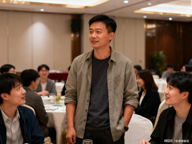 我穿休闲装参加同学会老ag凯发同学笑我混得差不料他领导看见我后愣了