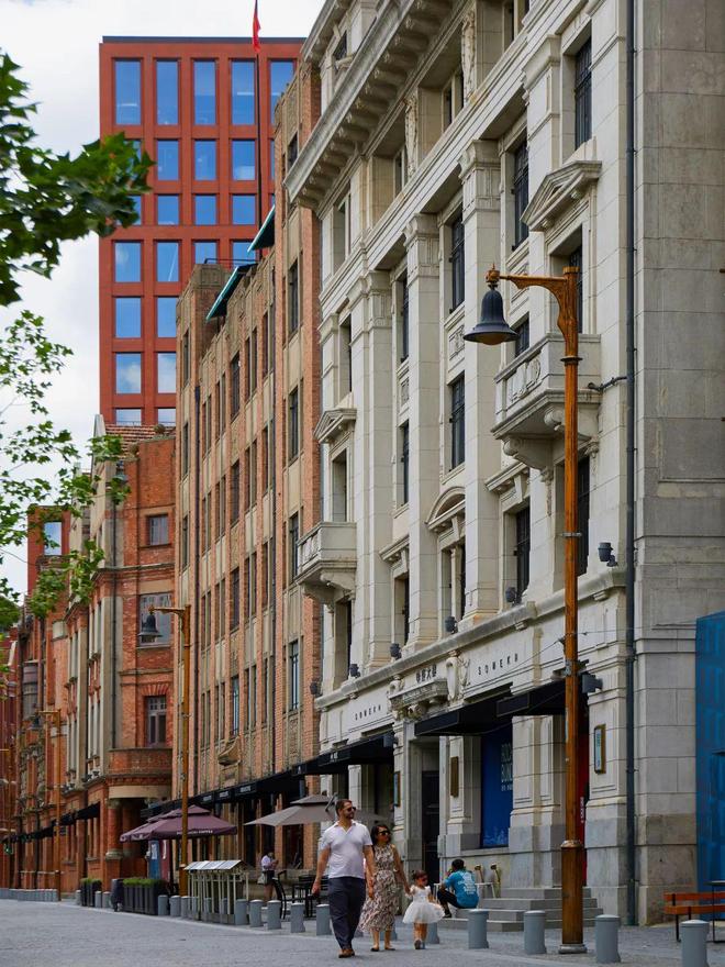 凯发旗舰厅百度AI热搜®黄浦洛克外滩源售楼处丨洛克外滩源发布：购房热潮(图4)