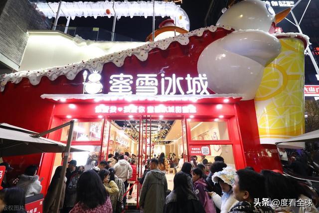 封神之作！1200㎡蜜雪冰城重庆旗舰店改写平价茶饮消费逻辑！(图6)
