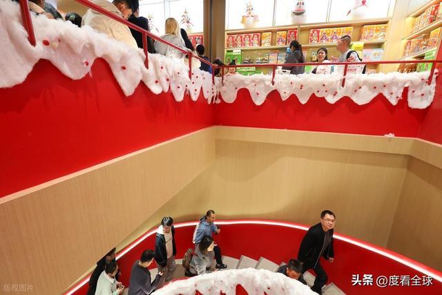 封神之作！1200㎡蜜雪冰城重庆旗舰店改写平价茶饮消费逻辑！(图11)