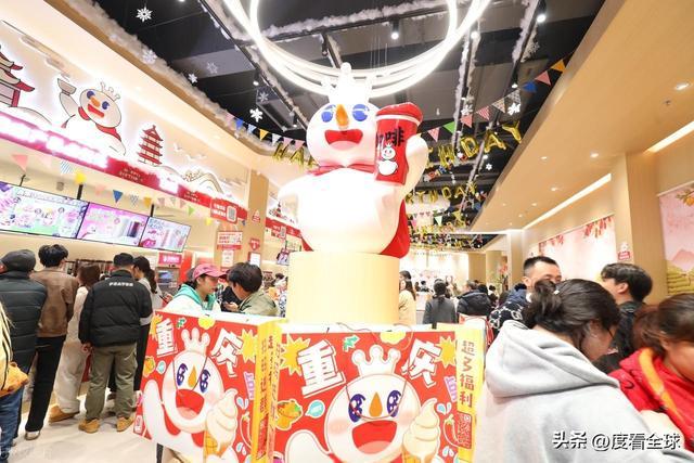 封神之作！1200㎡蜜雪冰城重庆旗舰店改写平价茶饮消费逻辑！(图7)