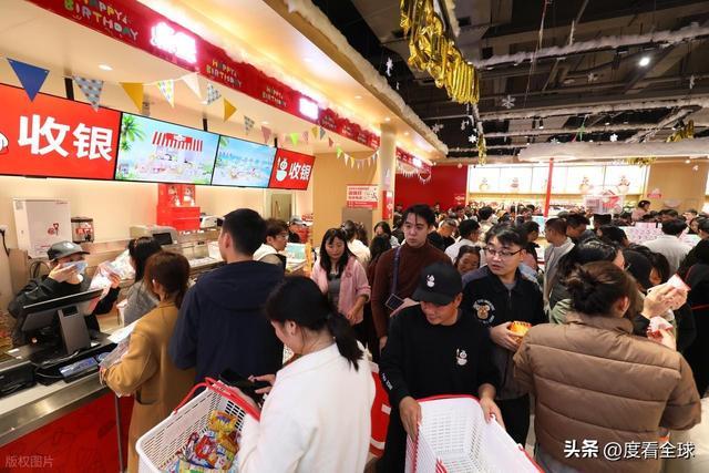 封神之作！1200㎡蜜雪冰城重庆旗舰店改写平价茶饮消费逻辑！(图13)