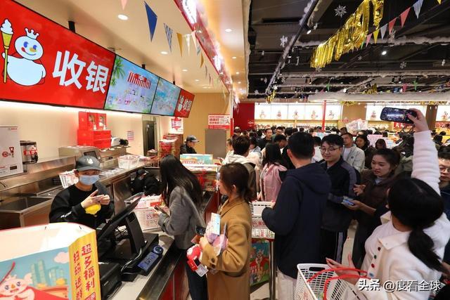 封神之作！1200㎡蜜雪冰城重庆旗舰店改写平价茶饮消费逻辑！(图15)