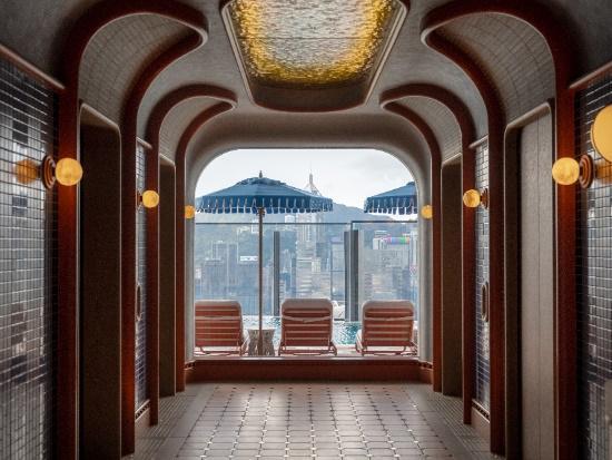 梁志天设计集团打造香港尖沙咀金普顿酒店SwimClub成为天际社交新地标(图3)