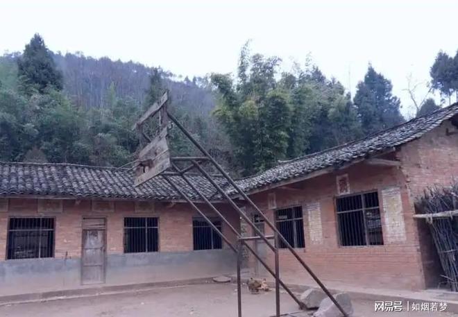 我为母校捐100台空调、700套桌椅校长却将功劳全给他弟弟(图2)