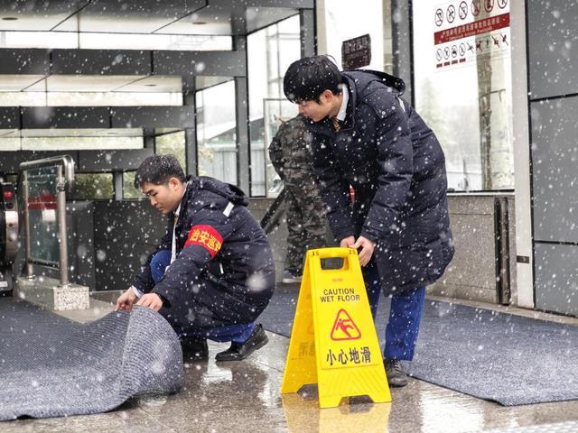 ag凯发严阵以待!郑州地铁提前做好防雨雪准备工作(图2)