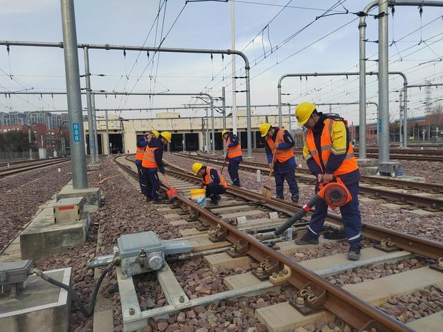 ag凯发严阵以待!郑州地铁提前做好防雨雪准备工作(图3)