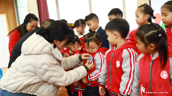 站在“一米高度”聆听幼儿心声长沙市教育局幼儿园创新举办安全管理“儿童会议”(图4)