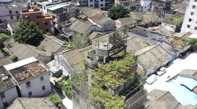 深圳第一“怪楼”像碉堡！推门一看让人傻眼了(图2)