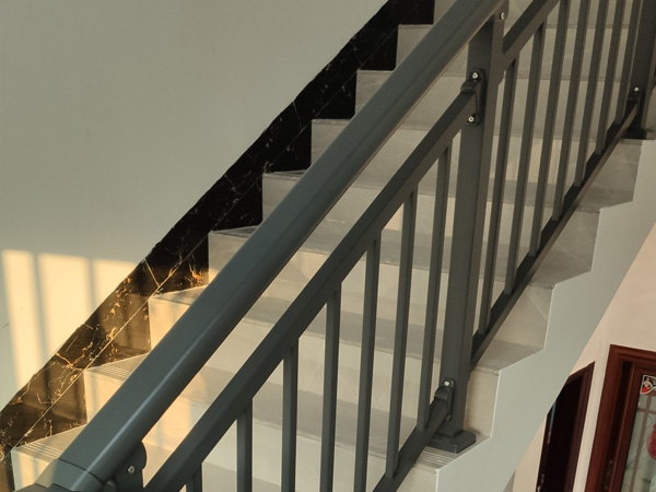 凯发旗舰厅楼梯扶手选购方法与技巧