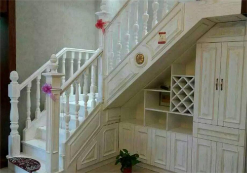 新型楼梯扶手有哪些什么样的楼梯扶手好(图2)