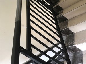 靠墙楼梯凯发旗舰厅护栏(图1)