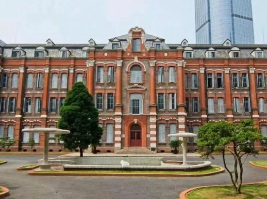 流光绘史：徐家汇源百年凯发国际历史建筑的夜色新篇