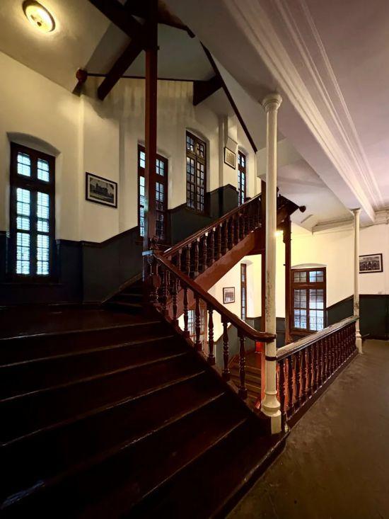 流光绘史：徐家汇源百年凯发国际历史建筑的夜色新篇(图3)